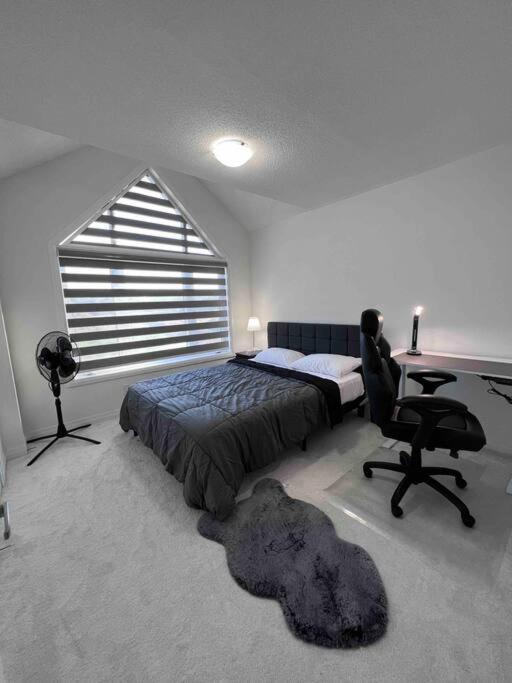 Brand New 4 Bedroom Villa By Hamilton Airport! Exterior photo