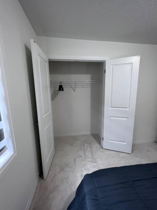 Brand New 4 Bedroom Villa By Hamilton Airport! Exterior photo